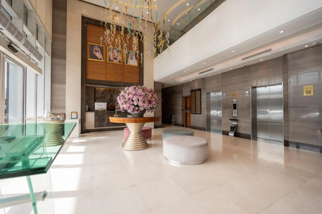 Weekend Hotel Sari