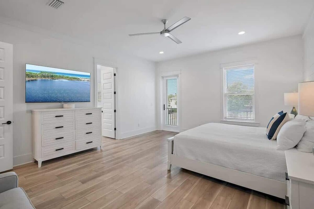 3-story Comfortable Home Near the Beach
