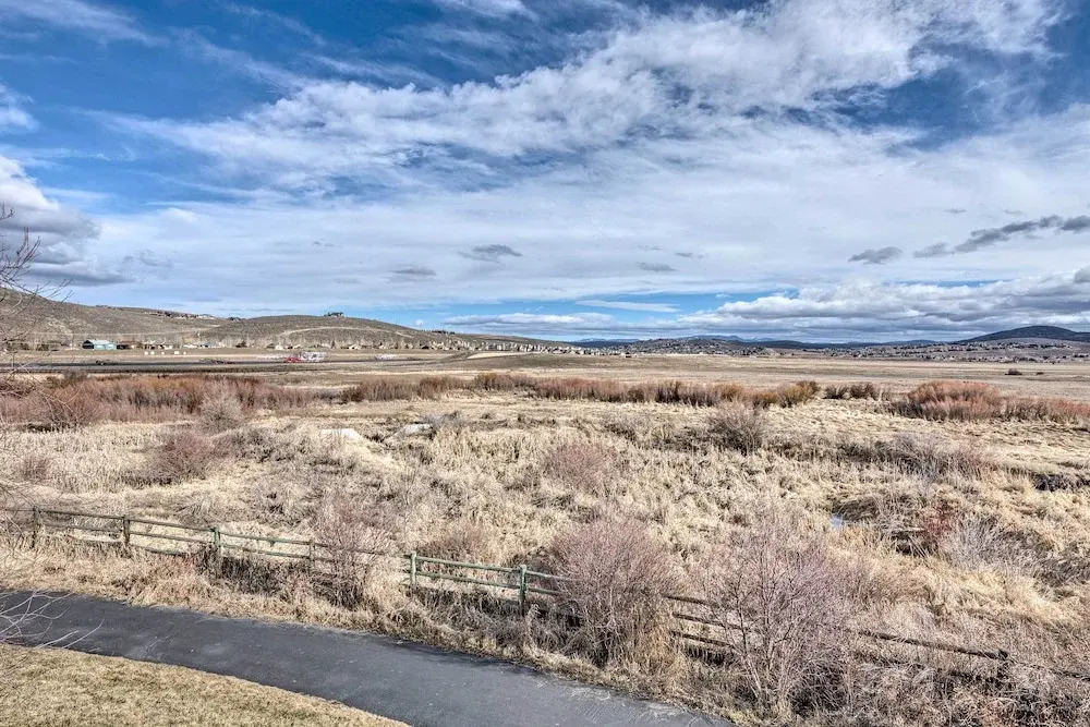 Walkable Park Mountain Getaway: Hot Tub & Views!