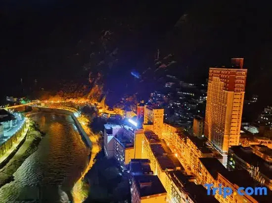 Yajiang Jinzang Hotel
