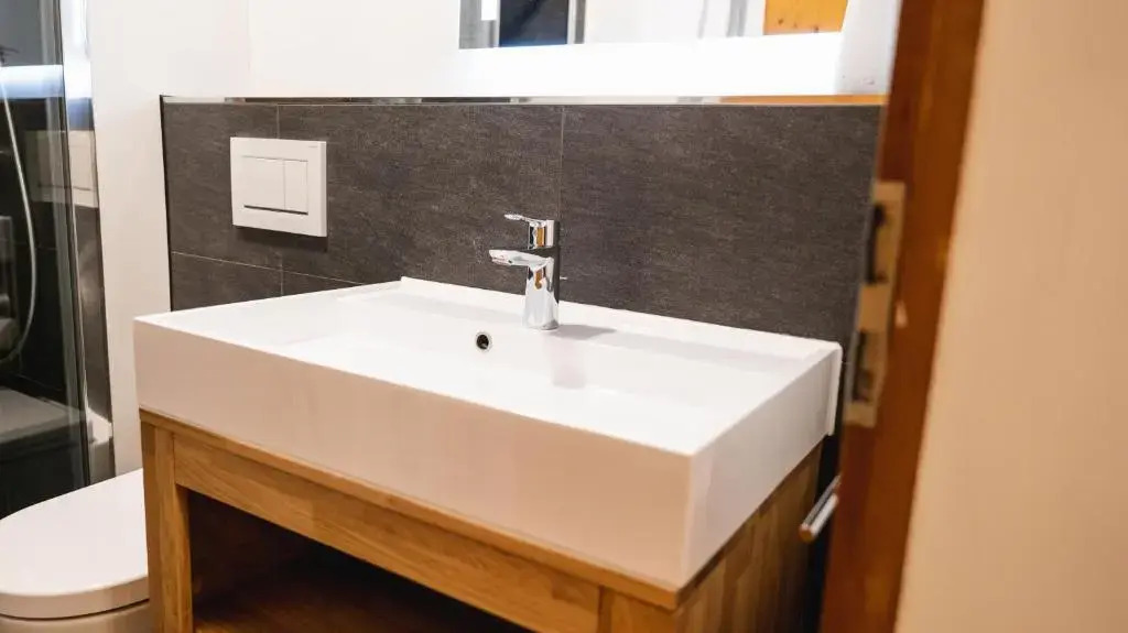 Wunderstay Alpine 403 Centric Studio Balcony/View