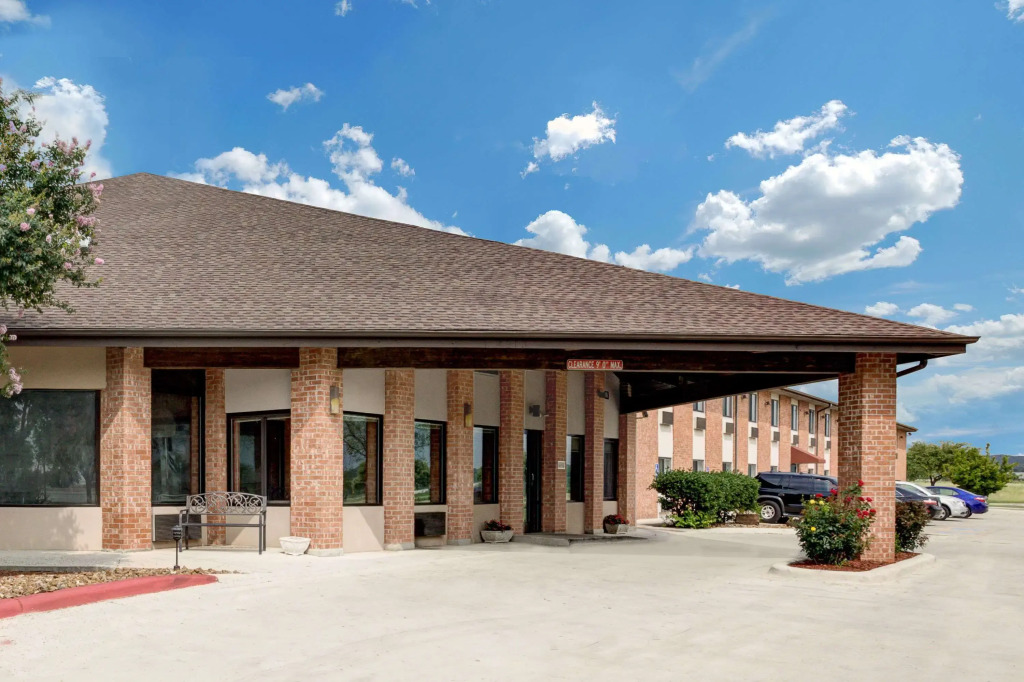 Baymont Inn & Suites San Marcos