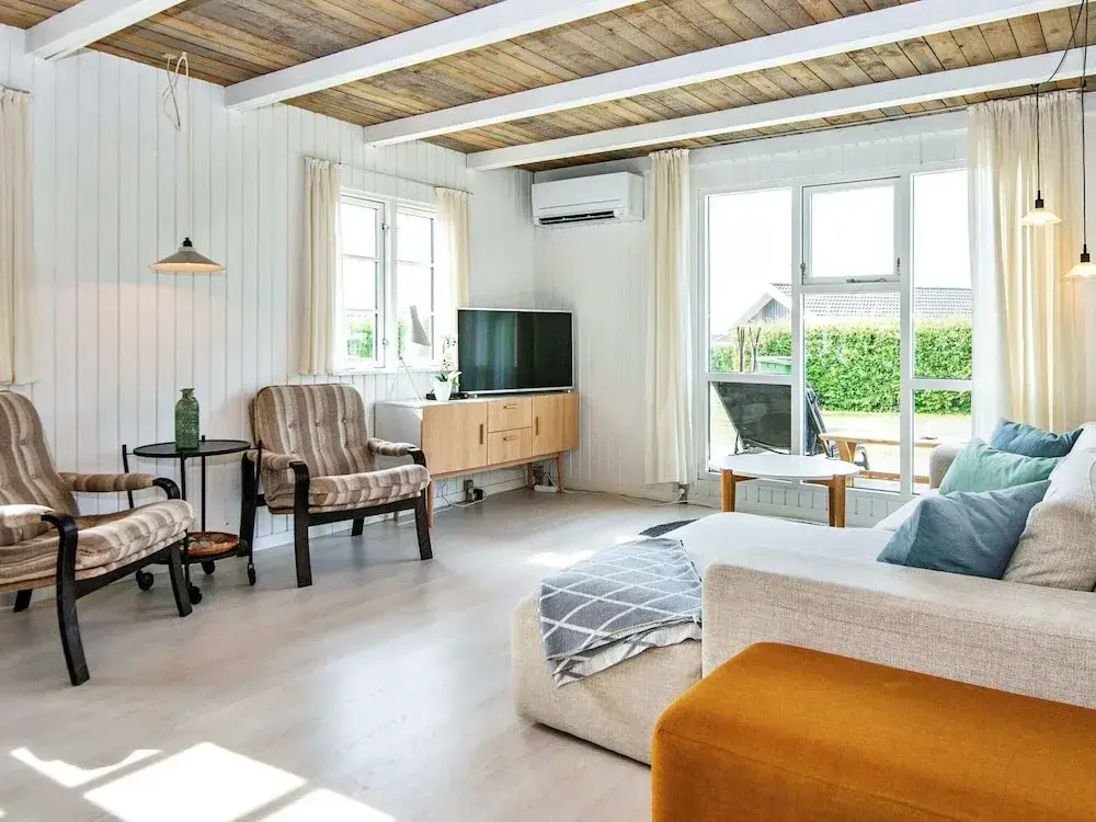Renovated Waterfront Retreat-By Traum