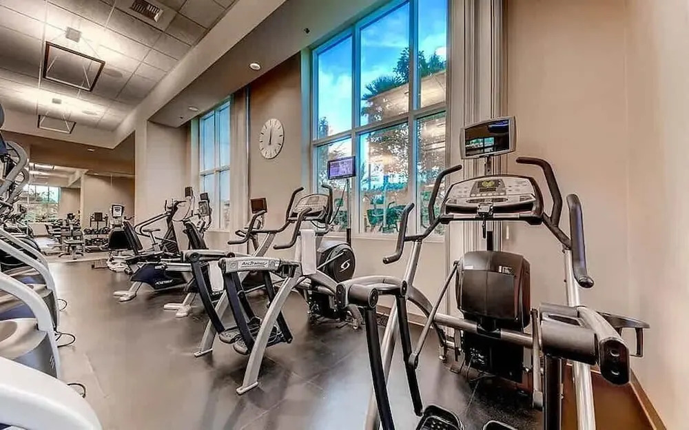 Incredible Studio Strip Views 10609