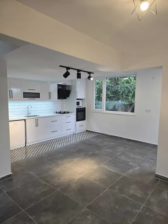 VILLA OLINDA 4 BED with huge garden