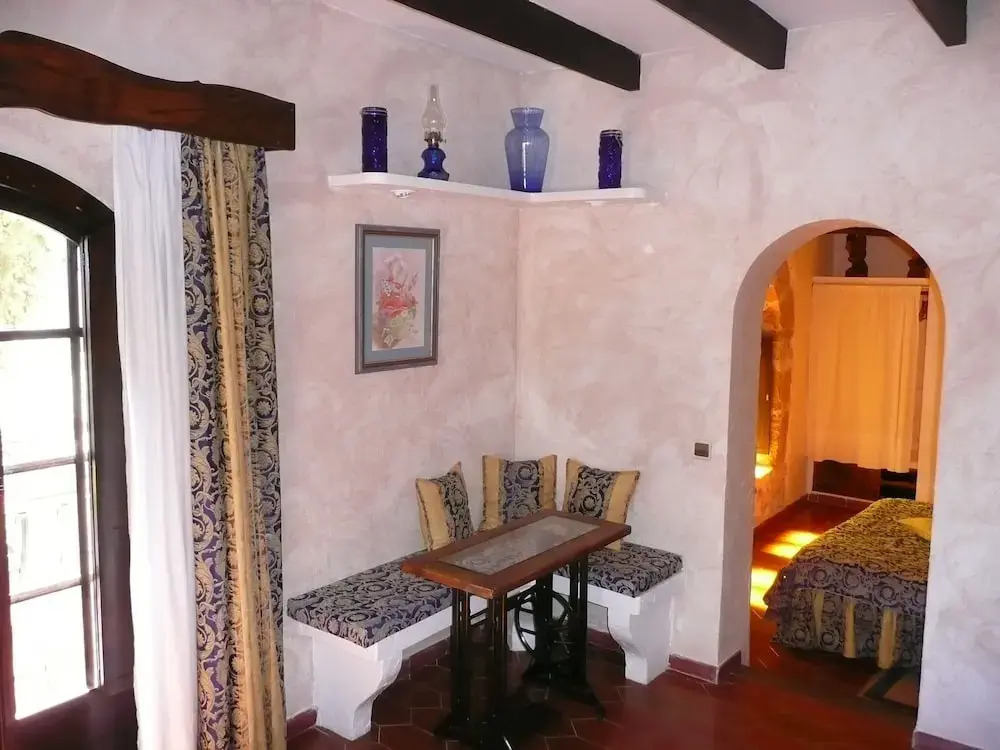 Petit Hotel Restaurante Ses Rotges - Adults Only