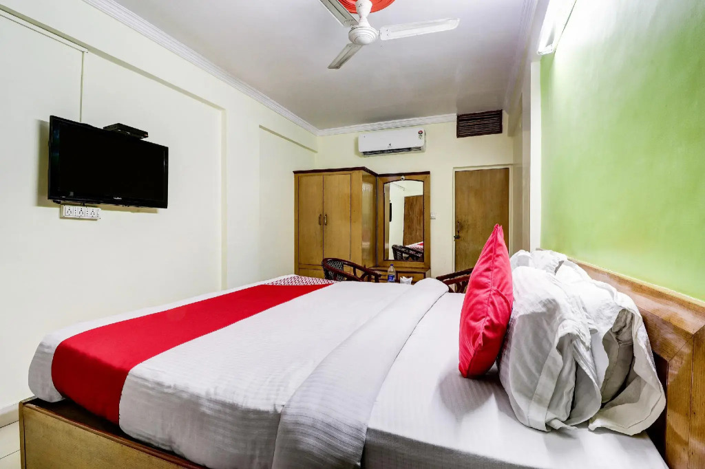 OYO 39911 Hotel Mangalam