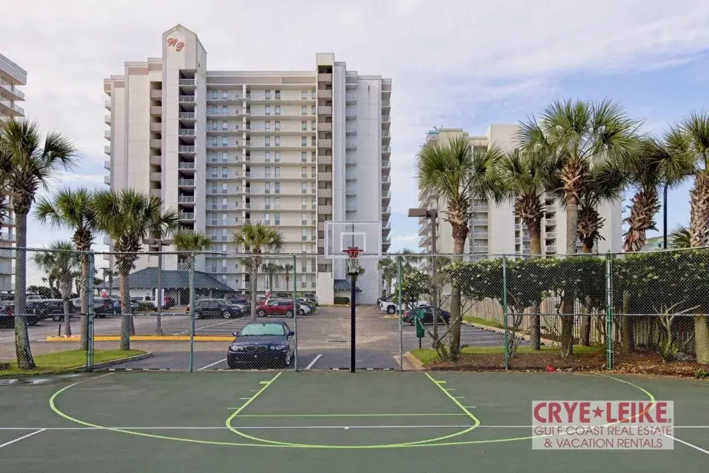 Windward Pointe Condominiums