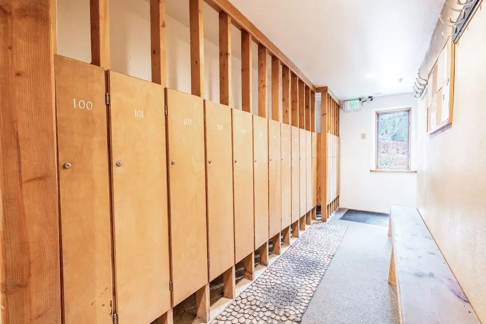 Stylish Powderhorn 1BR- Stroll to Ski Lift condo