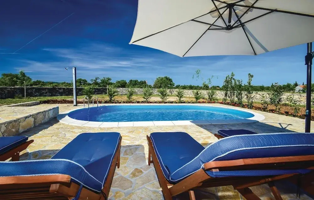 Awesome Home in Drinovci With Wifi and 5 Bedrooms