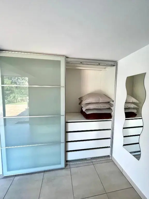 Studio classé 3 étoiles de 36 m2, indépendant dans villa avec piscine