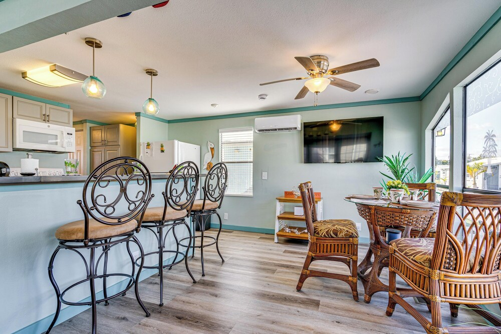 Deck & Resort Perks: Home 3 Mi to Fort Myers Beach