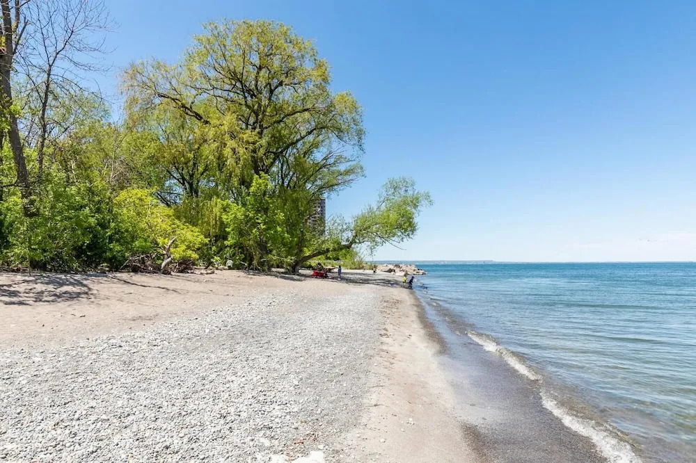 4BR 3BA Townhouse on Lake Ontario Free Parking Gym 3