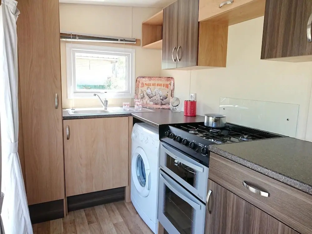 Property With 2 Bedrooms in Les Mathes, With Pool Access and Furnished