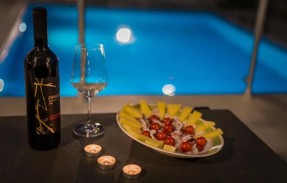 Amazing Home in Siveric with Hot Tub, Sauna & WiFi