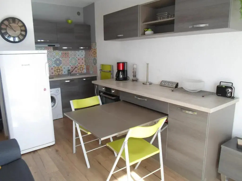 Appartement Balaruc-les-Bains, 1 pièce, 4 personnes - FR-1-503-89