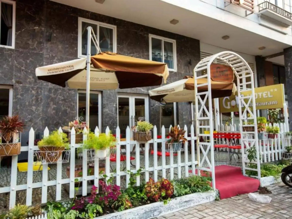 Golf Hotel