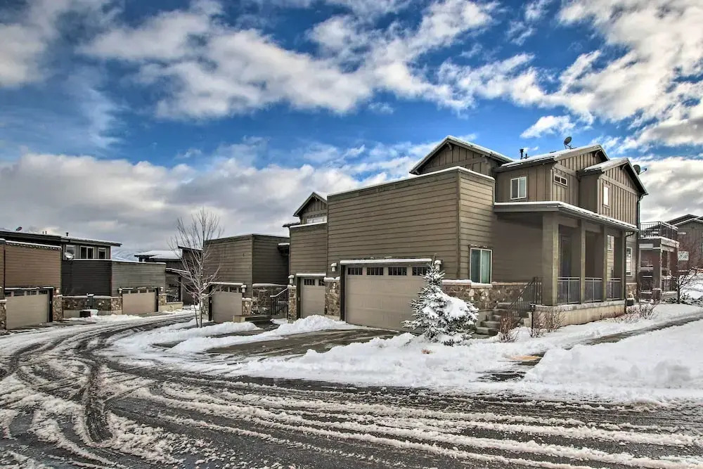 Edgewater Townhome ~ 7 Mi to Snowbasin Resort