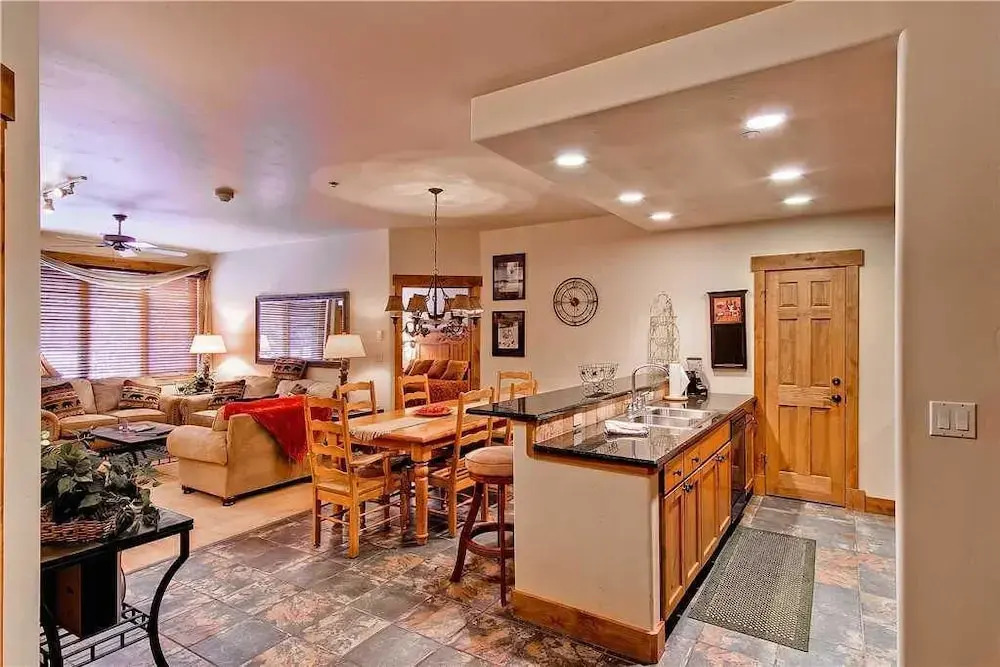 3102 Champagne Lodge, Trappeur's Crossing Apartment 2