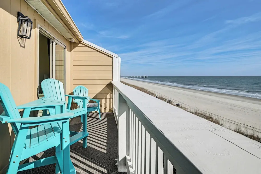 Steps to Pool & Beach: Coastal Carolina Condo!