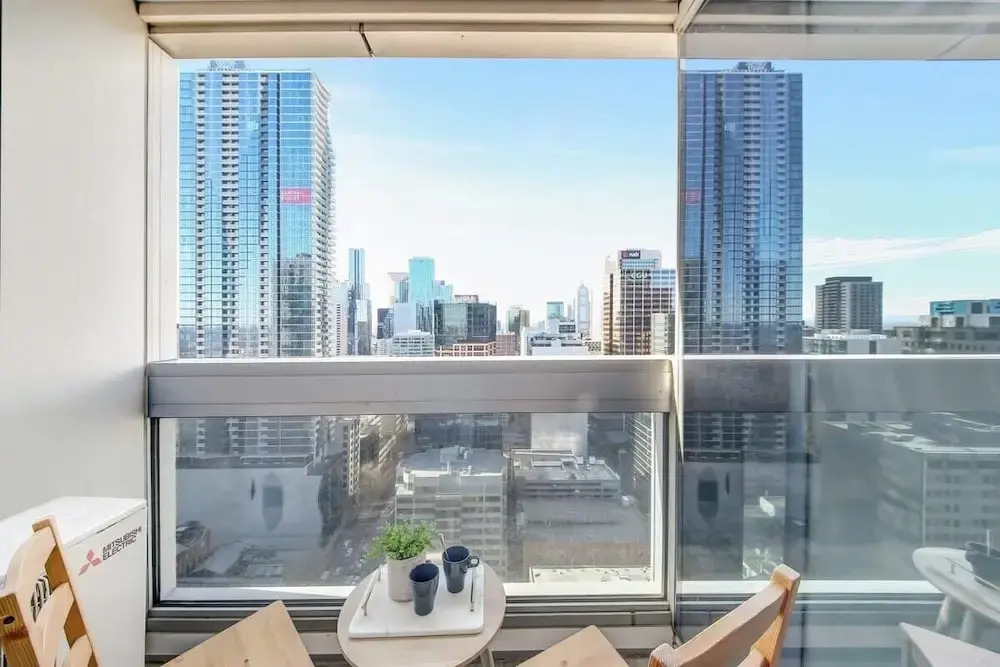 Stylish Pet-friendly 2BR Stay, Near Southern Cross