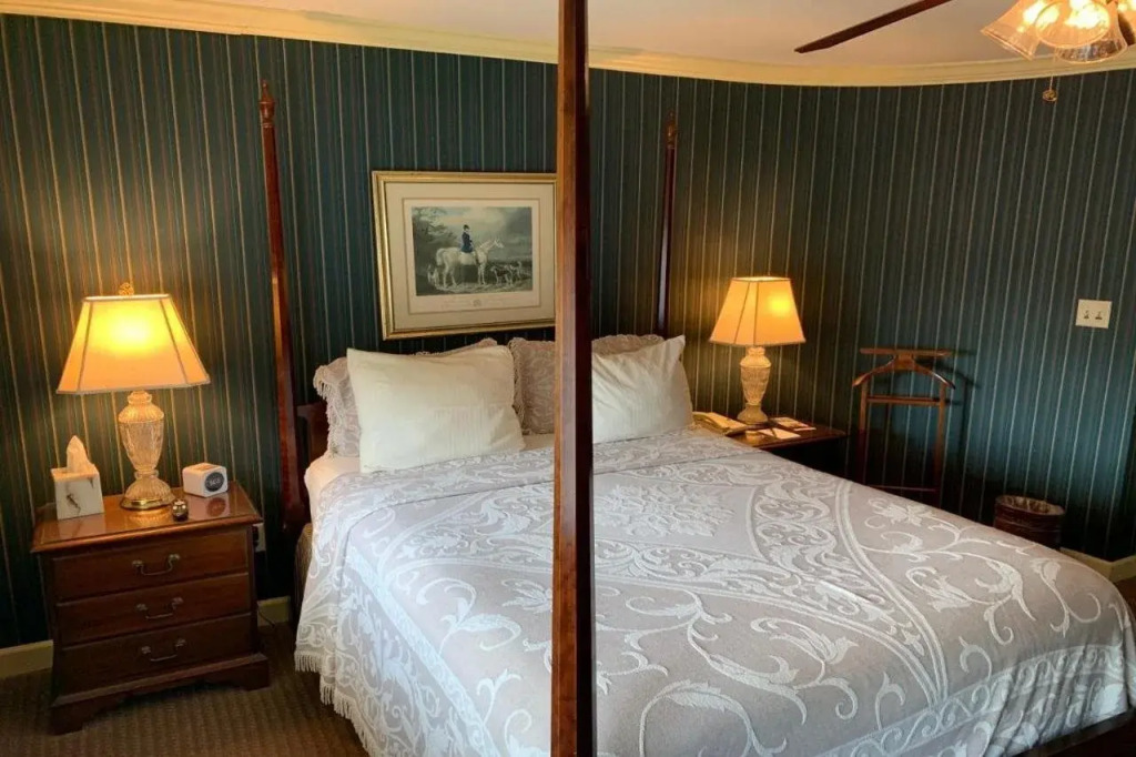 1842 Inn