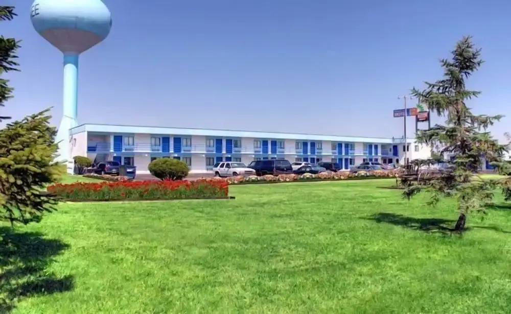Country Host Motel