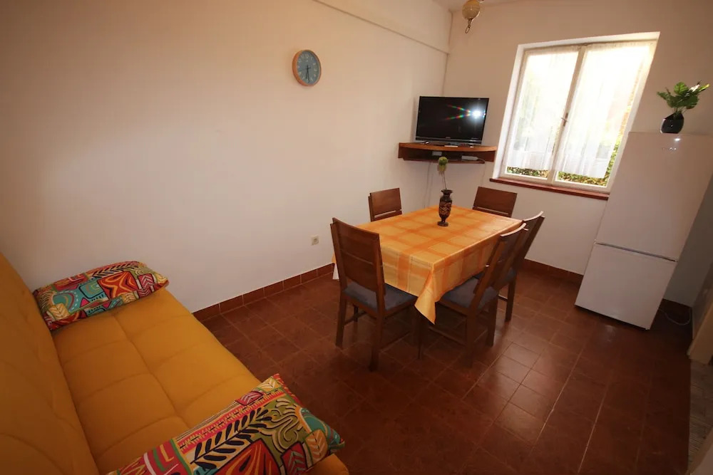 Comfortable Apartment, Zadar Borik, up To 5 Persons