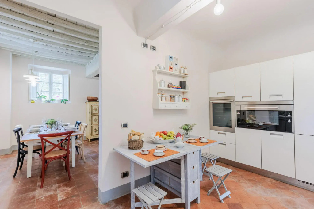 Badia Farmhouse in Badia Cantignano