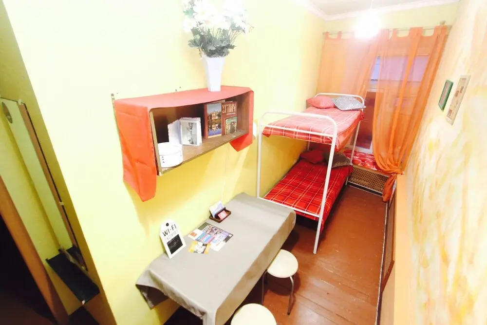 Hollandse Moeder - Hostel