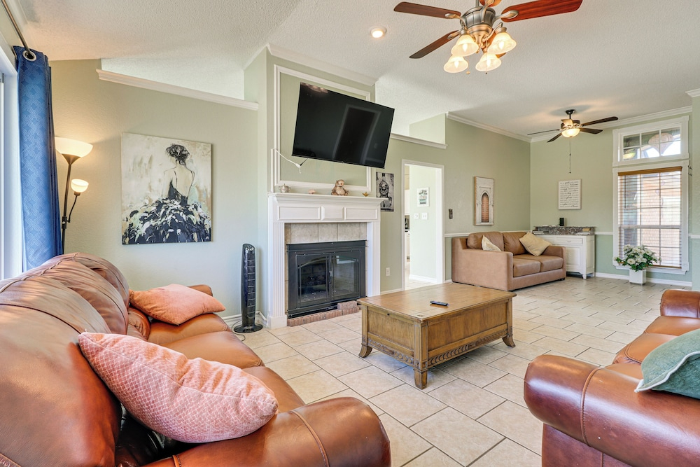Hot Tub, Pool, & Fire Pit: Gorgeous Hutto Home