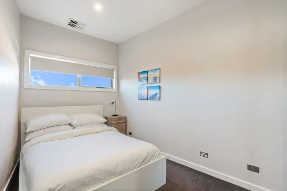 Stylish Curtin Stay With Balcony Views