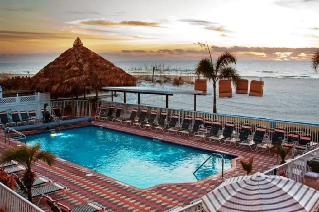 Plaza Beach Hotel - Beachfront Resort