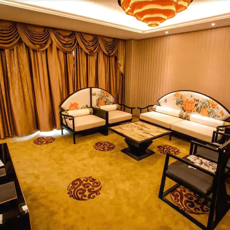 Noble Earl Hotel