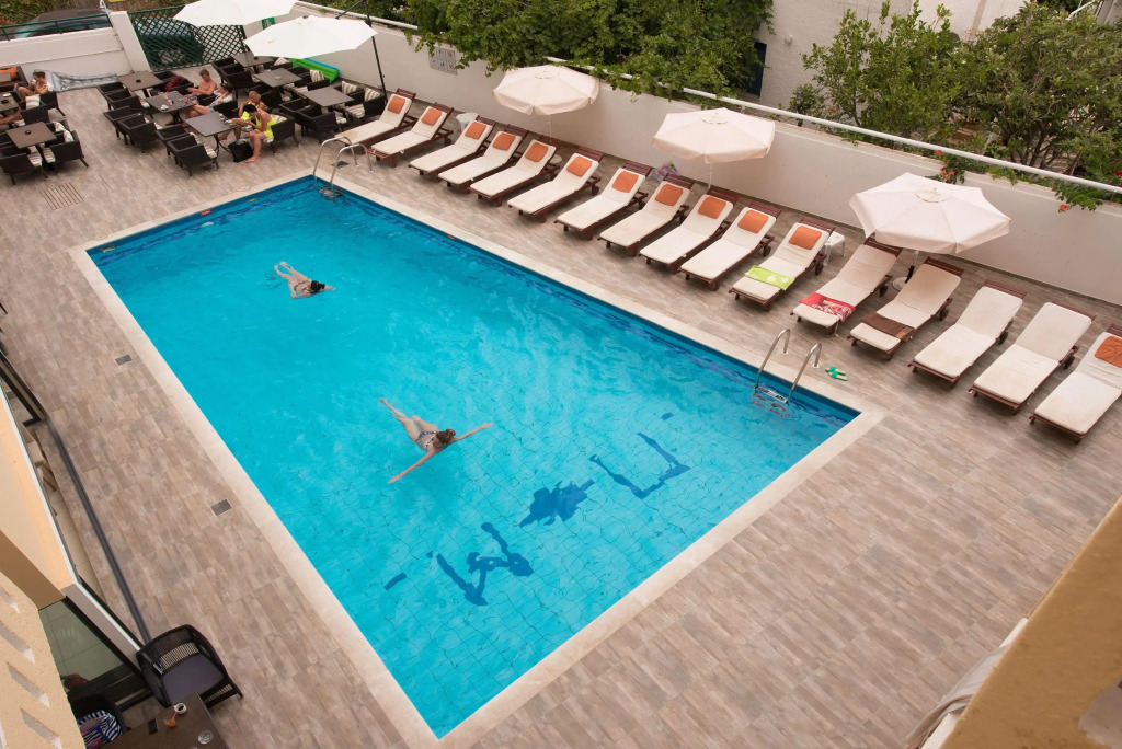 Theros Resort