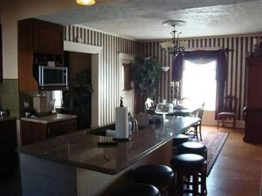 Vintage Charm Bed and Breakfast Hotel