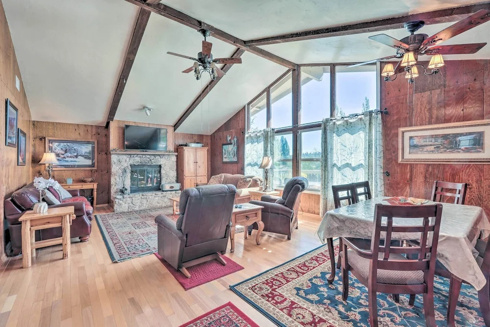 Flagstaff Townhome - Walk to Country Club & Pools!