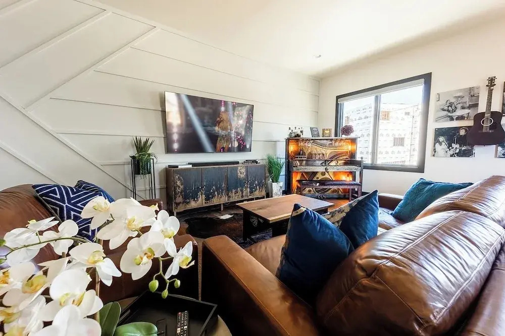 Broadway Getaway-rooftop Patio-mins to The Gulch
