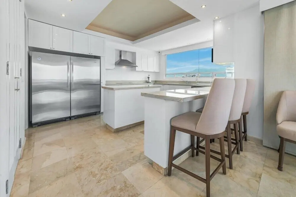 Luxury Oceanfront 4BR Condo - Pool - Ocean View
