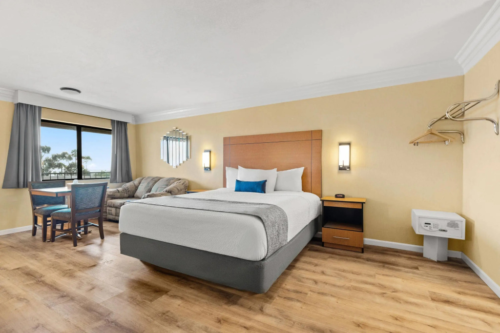 Travelodge by Wyndham San Clemente Beach