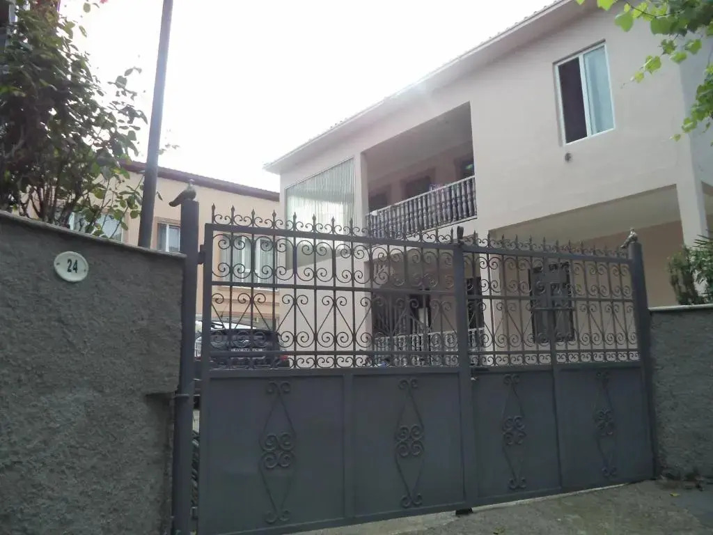 Maikos House