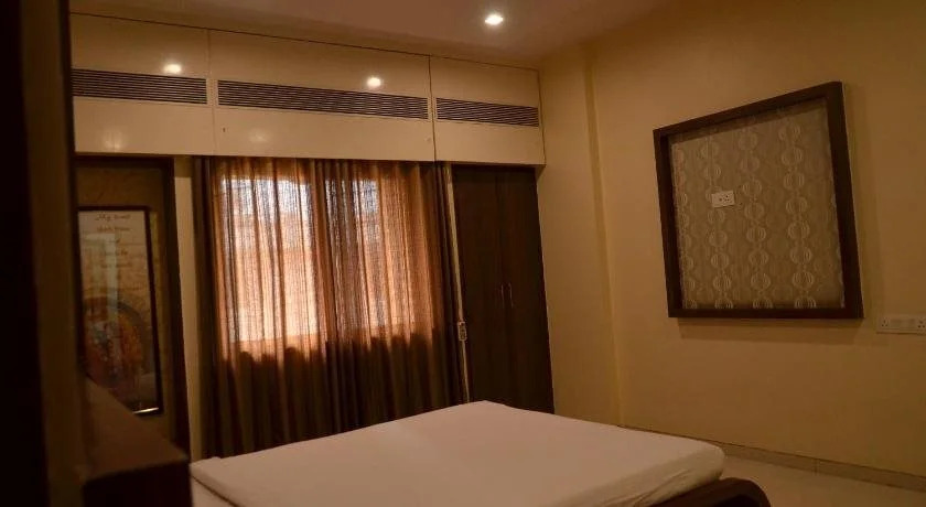 Hotel Sai Sparsh-150 meters from Saibaba temple