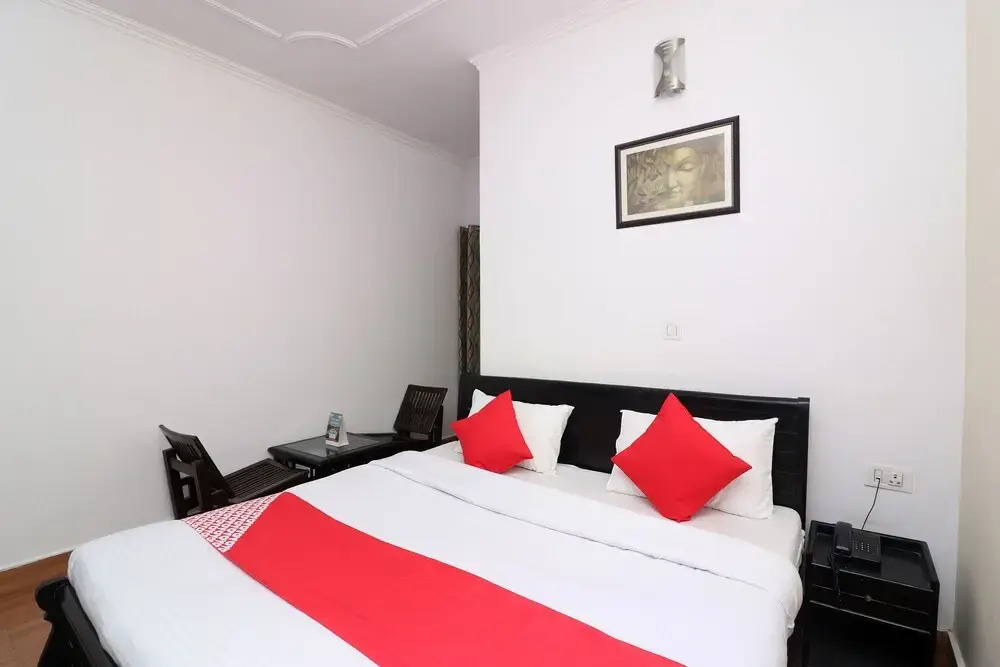 OYO 28044 Devki Palace Jain Hotel