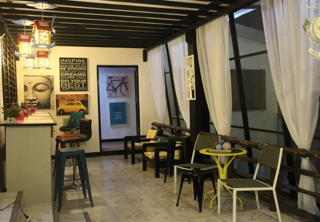 Mountain Breeze Hostel Tagaytay Center