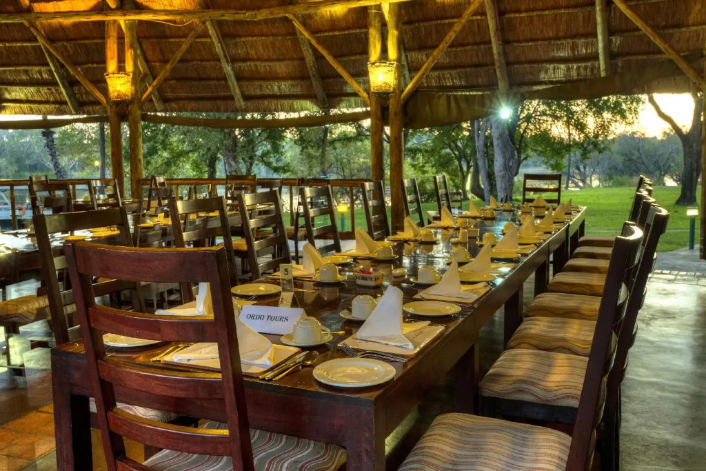 Azambezi River Lodge