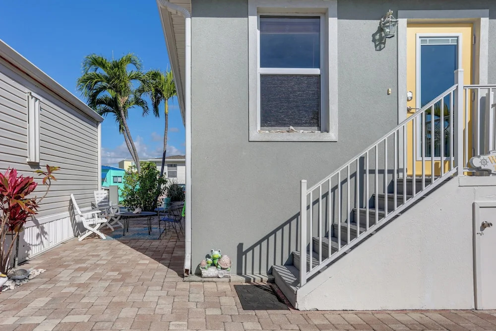 South Hutchinson Island Cottage w/ Beach Access!