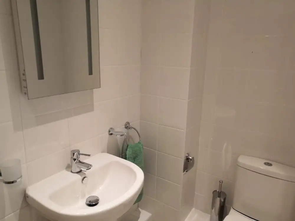 Modern Comfortable 2 & 3 Bed Apartments, Free Parking, Wifi, Headington, Close to Hospitals, Science Park & Brookes University