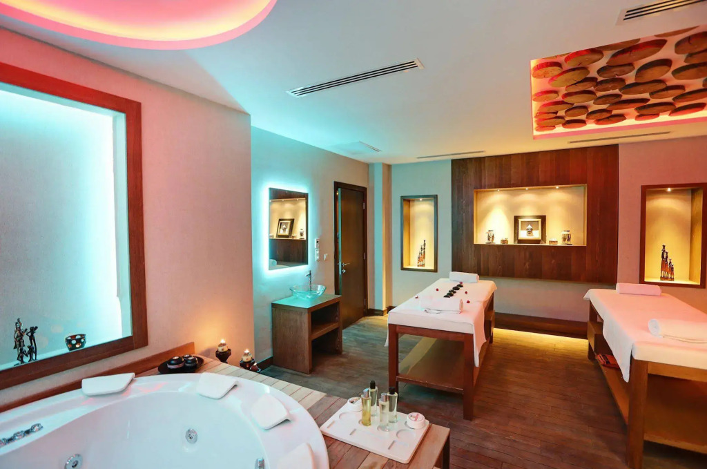 Qlusive Hotel
