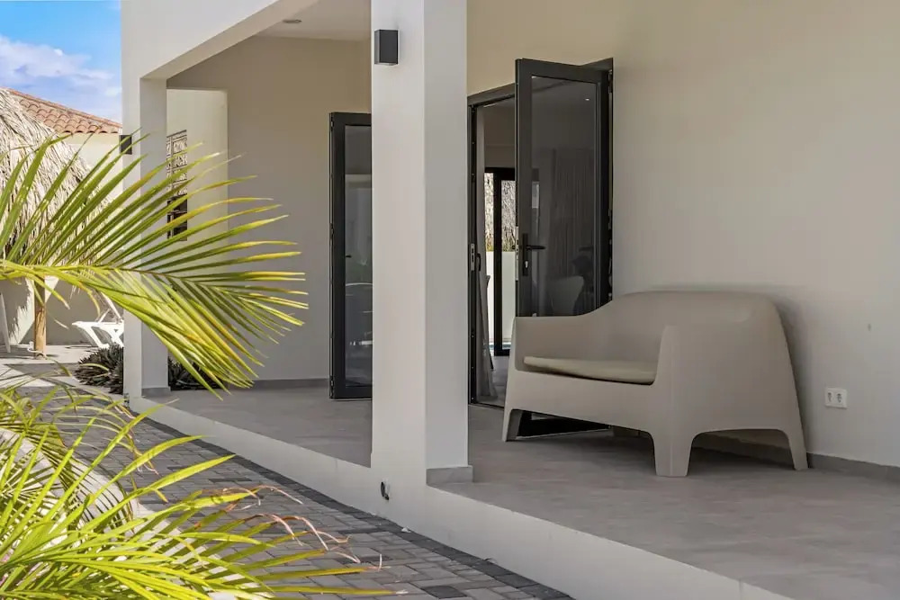 Infinity Blue villa with private pool at Mambo Beach