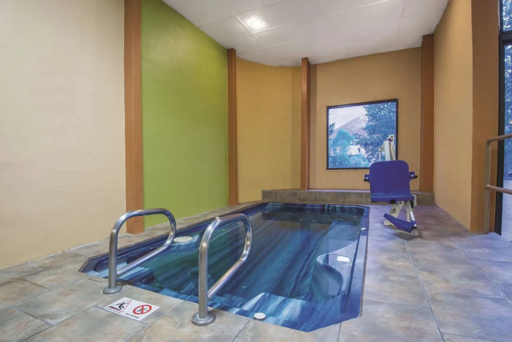 Mountain Valley Inn & Suites